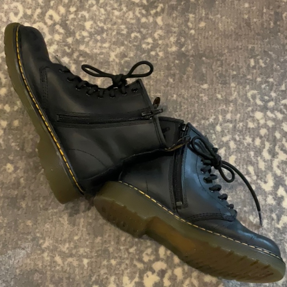DR MARTENS KIDS SHOES SIZE 2 - Picture 5 of 12
